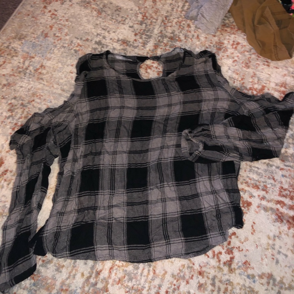 Cut out shoulder shirt